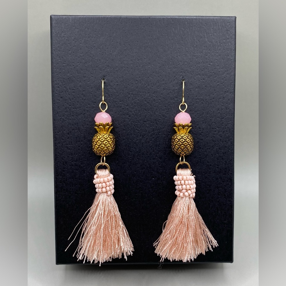 🌟2/$20 💖🍍Pink Tassel Pineapple Earrings